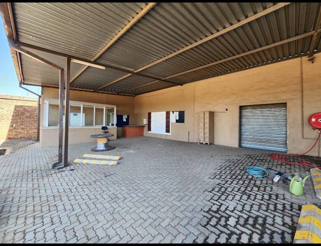 800M² WAREHOUSE FOR SALE IN EAST LYNNE